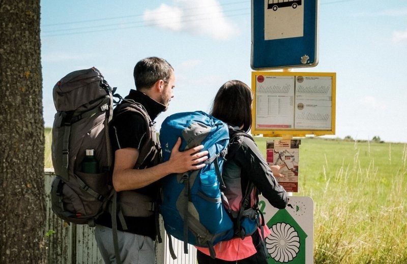 En bus vers les sentiers de randonnée
